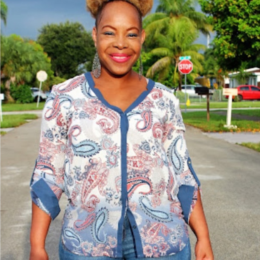 Paisley Button‎ Up Top L
